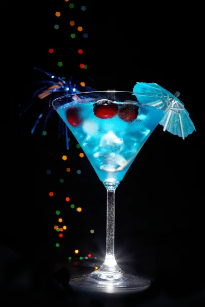 Blauer Cocktail mit Eis — Stockfoto