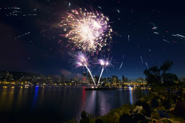 Watching Fireworks by the River in Portland Oregon — Stock Photo, Image