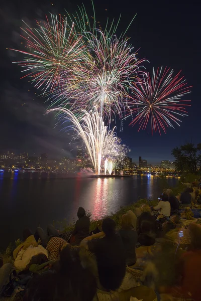 Watching Fireworks by the River in Portland Oregon Vertic — Stock Photo, Image