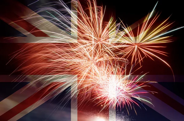 Bandiera Union Jack britannica con fuochi d'artificio — Foto Stock