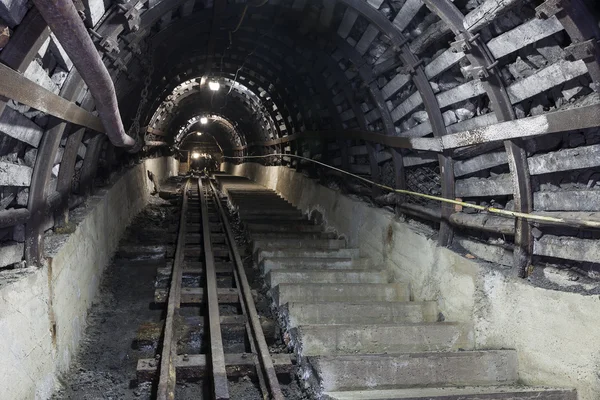 Túnel subterrâneo na mina de carvão — Fotografia de Stock