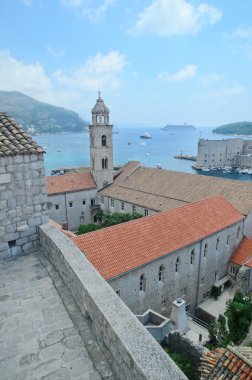 Dubrovnik, kale ve liman ile eski şehir