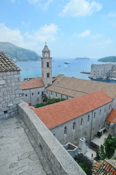 Dubrovnik, fortress and the old town with harbor — Stock Photo, Image