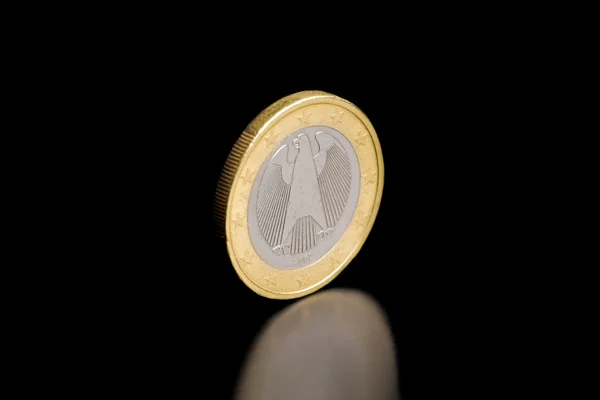 Atrás de una moneda alemana aislada — Foto de Stock