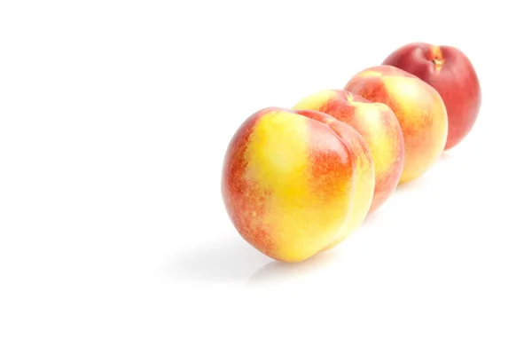 四个新鲜桃子的详细信息 — 图库照片