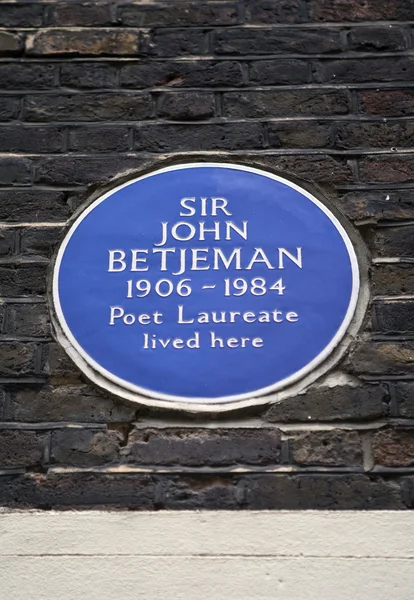 Sir john betjeman plaque in Londen — Stockfoto