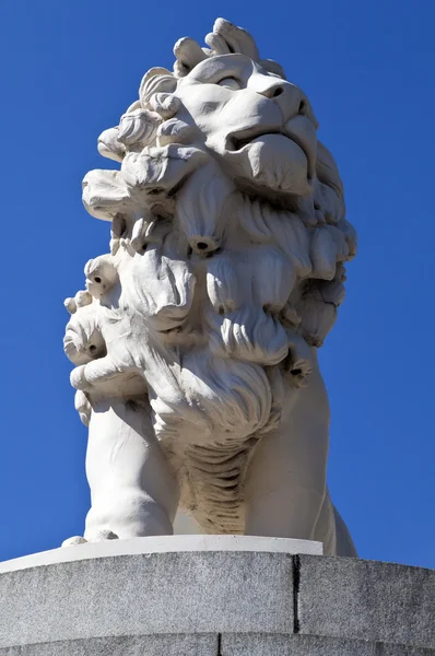 ウェストミン スター橋 coade の石造りのライオン — ストック写真