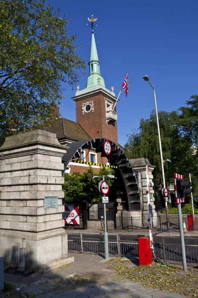 Rotherhithe Tunnel and St. Olav's Norweigan Church — Stock Photo, Image
