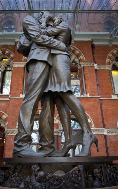 Toplantı heykel st pancras istasyonunda yerleştirin.