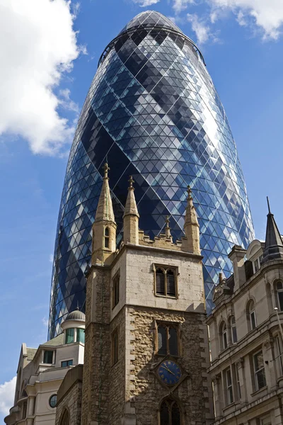St Andrew Undershaft Church and the Gherkin — Stock Photo, Image