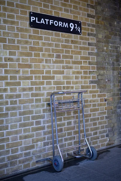 Platform 9 and Three Quarters at Kings Cross Station — Stock Photo, Image