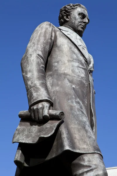 Estatua de Robert Stephenson en la estación de Euston — Foto de Stock