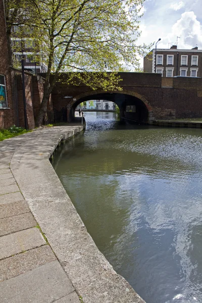 Regents canal Blånor path i london. — Stockfoto
