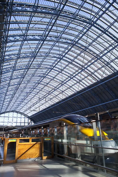 Londra'daki St pancras uluslararası istasyonu — Stok fotoğraf