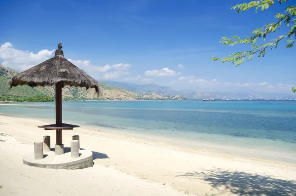 Strand und Küste in der Nähe von Dili in Osttimor — Stockfoto