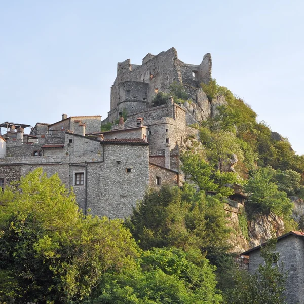 Castelvecchio di Rocca Barbena — Foto de Stock