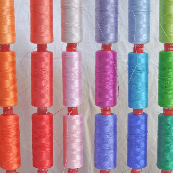 Hilo de alambre de costura de color —  Fotos de Stock
