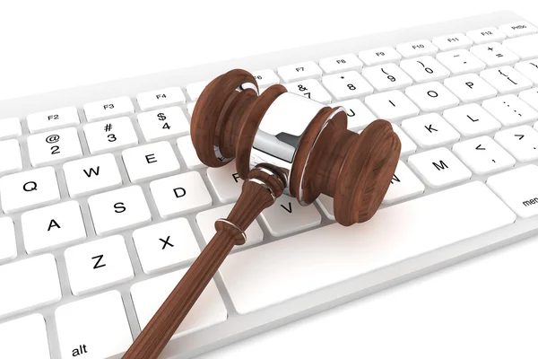 Justizgabel und Tastatur — Stockfoto