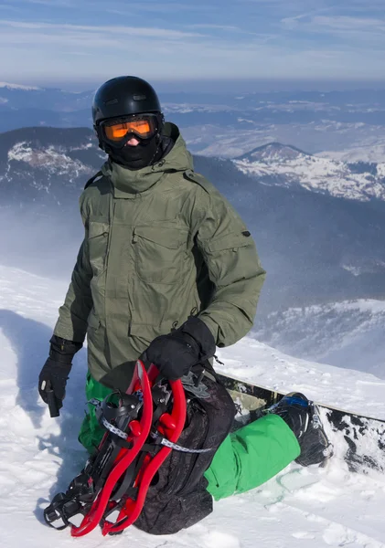 Backcountry freerider met de sneeuwschoenen — Stockfoto