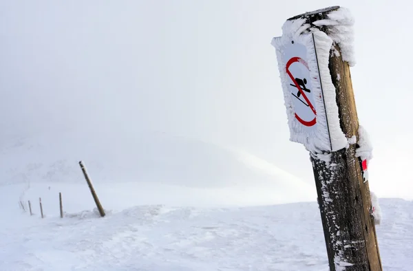 Beschränkung des Skifahrens — Stockfoto