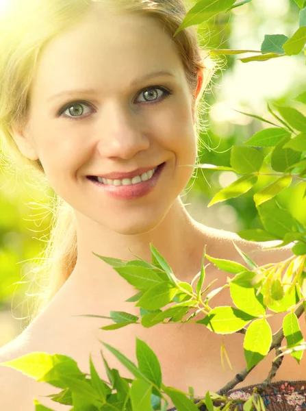 Face of beauty girl in nature — Stock Photo, Image