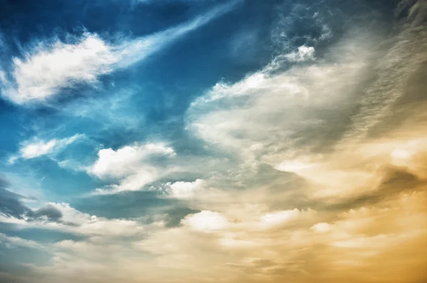 Sky with clouds of dark blue dotted — Stock Photo, Image
