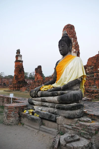 Sochy Buddhy v chrámu thajské zničil. — Stock fotografie