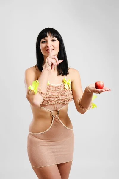 Junge Frau mit einem roten Apfel. Schweigen! — Stockfoto