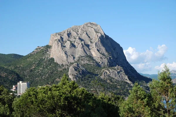 Lonely mountain Sokol above the Crimean seashore — Stock Photo, Image