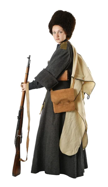 Kvinna i vintage kostym av rysk kosack med ett gevär. — Stockfoto