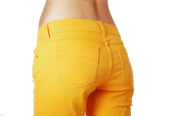 Kvinnliga skinkorna i lös jeans, sidovy. — Stockfoto