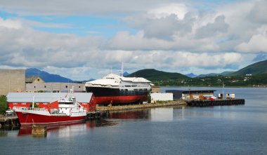 Norveç wharf fiyort üzerinde