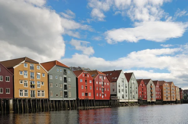 Many-colored houses on piles over the river in Trondheim. — Stock Photo, Image