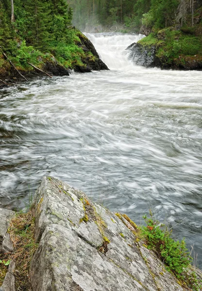 Waterval van de kitkajoki rivier, finland — Stockfoto