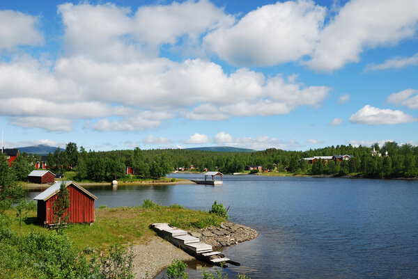 Летнее озеро в Швеции
