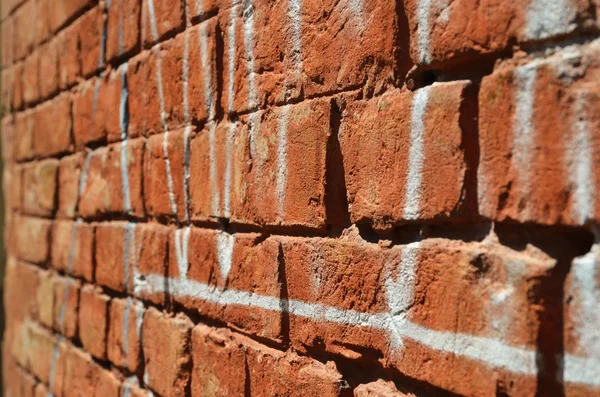 Gros plan du vieux mur de briques avec graffiti — Photo