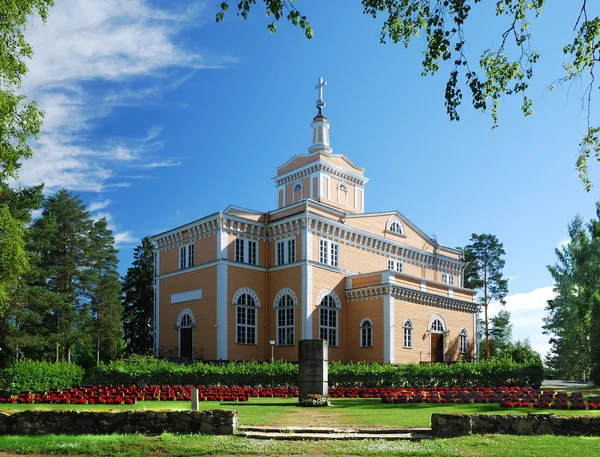 Iglesia finlandesa y monumento de Talvisota . — Foto de Stock