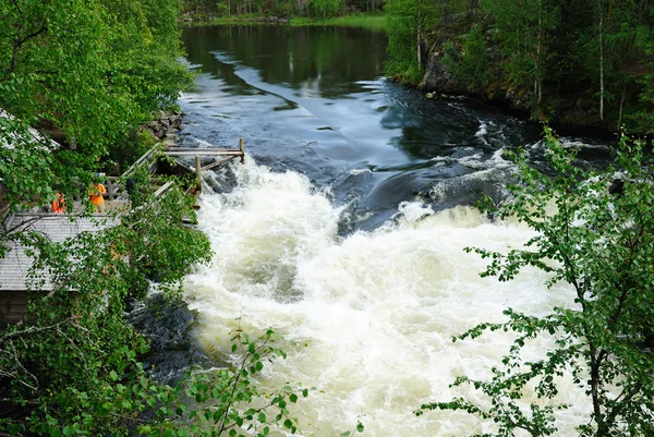 Rivier met stroomversnellingen, juuma, finland. — Stockfoto