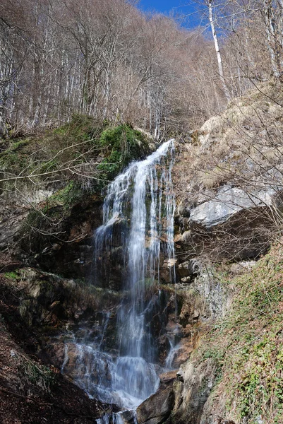 Transient waterfall in spring mountain — Stock Photo, Image