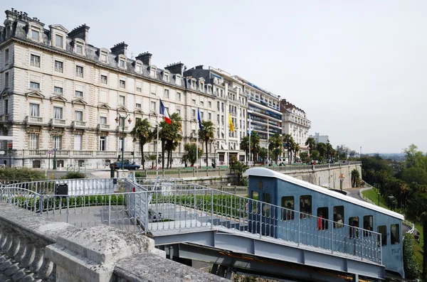 A funicular against boulevard of Pyrenees in Pau — Stock Photo, Image