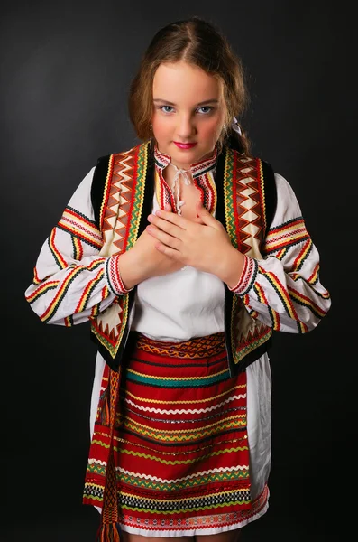 України дівчинки-підлітка в рідну костюм — стокове фото