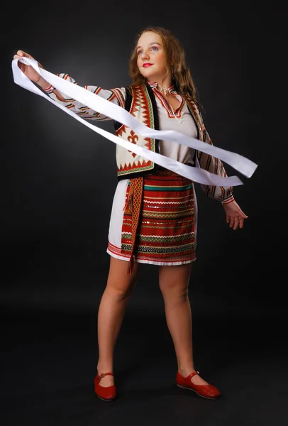 Ukrán lány, fehér szalaggal. — Stock Fotó