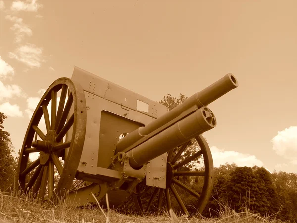 Veraltete Kanonen des Ersten Weltkriegs, Sepia — Stockfoto