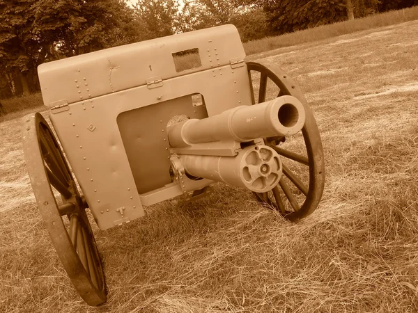 Устаревшие пушки Первой мировой войны — стоковое фото