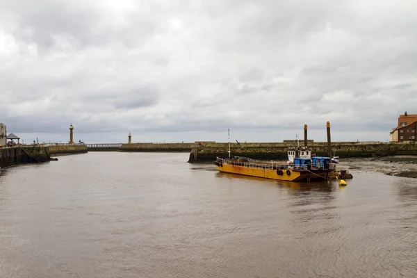 An old dredger at Whitby — Stock Photo, Image