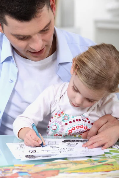 Father drawing with daughter — Stock Photo, Image