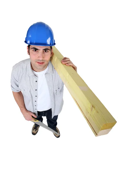 Man with timber and a saw — Stock Photo, Image