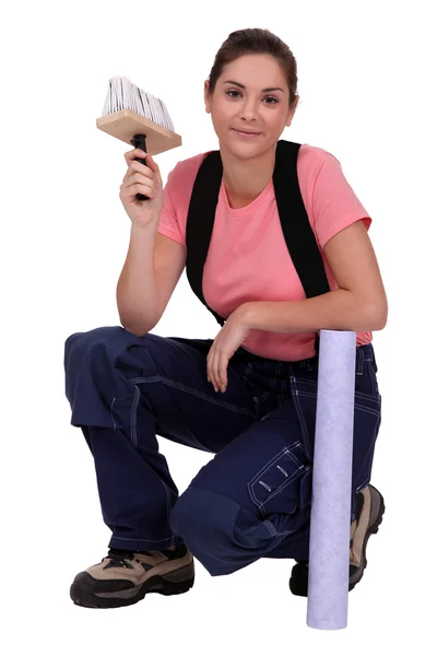 Portrait of a woman about to wallpaper a house — Stock Photo, Image