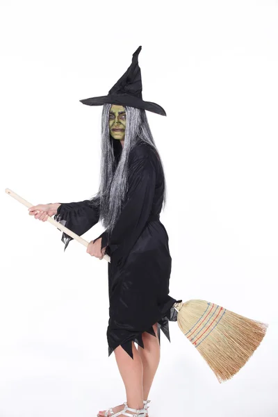 Witch met bezem — Stockfoto