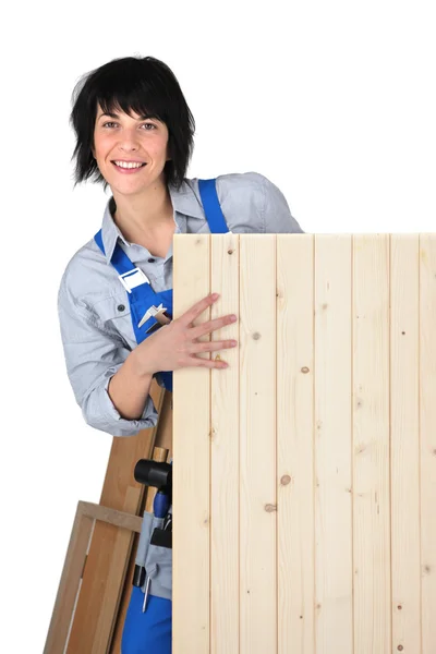 Kadın woodworker poz — Stok fotoğraf